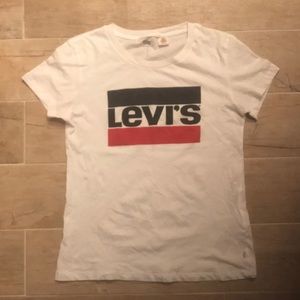 Levi’s t shirt